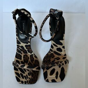 Natori womens cheetah heels